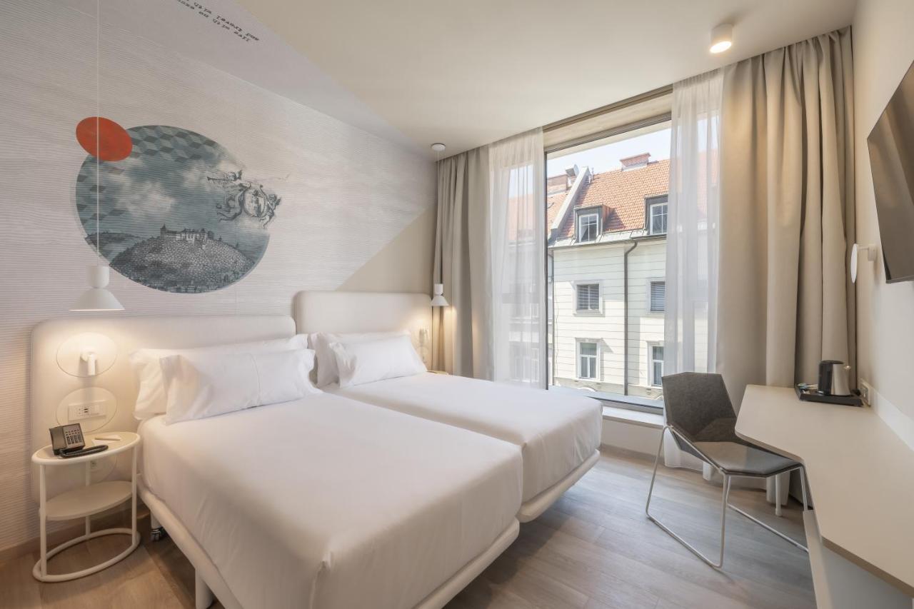 Superior Double or Twin Room Atrium