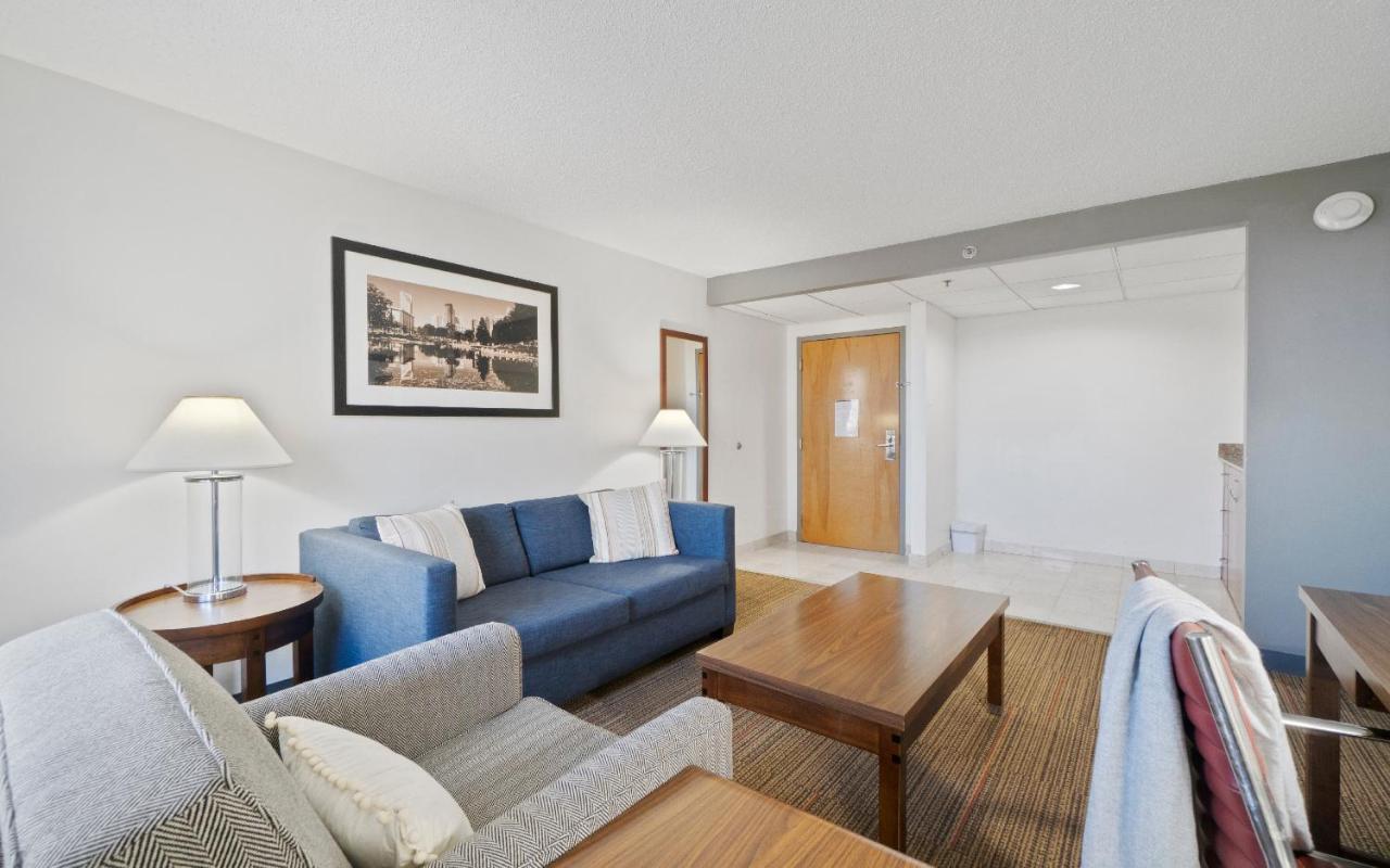 Deluxe King Suite
