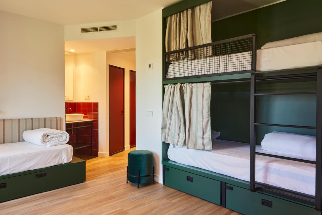 Bunk Bed Mixed Dormitory Room