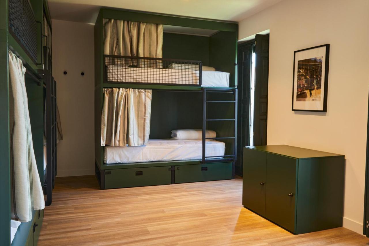 Bunk Bed Mixed Dormitory Room