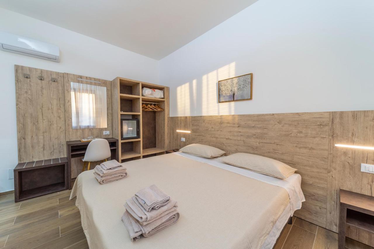 Double or Twin Room Private Bathroom