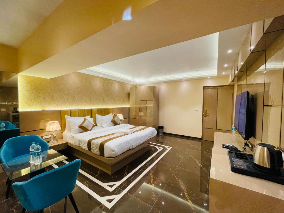 Deluxe Suite