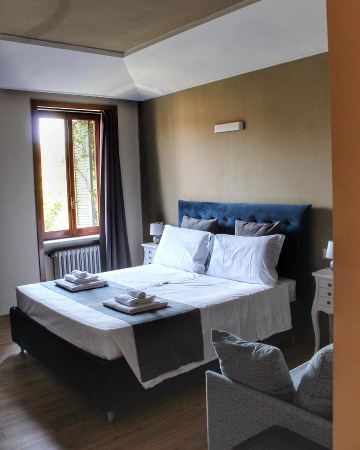 Habitación con cama grande