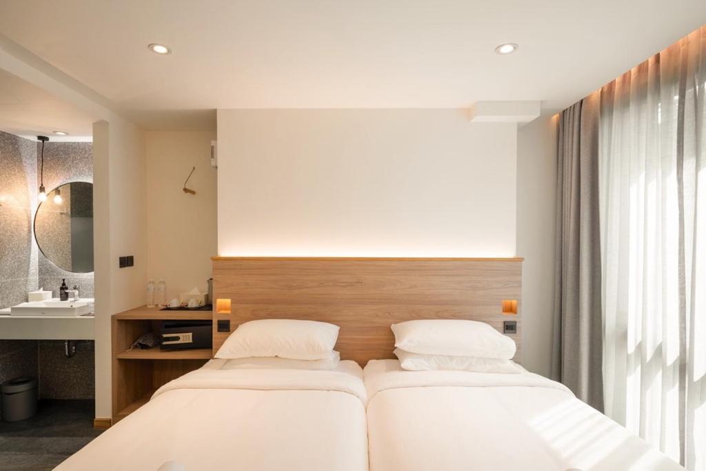 Standard Twin Room