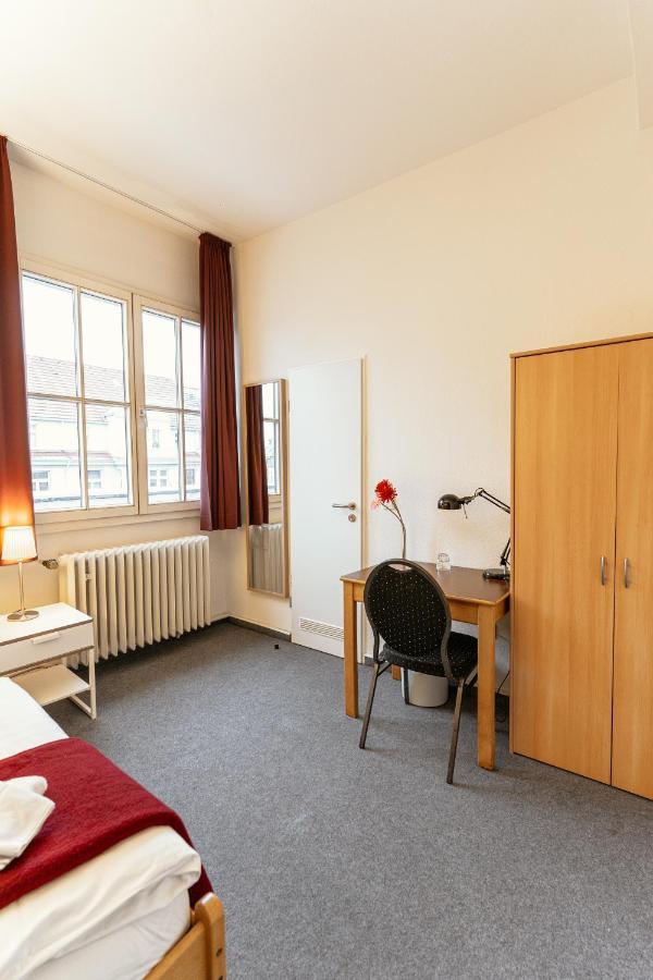 Single Room with Bathroom,1495332781:JPEG