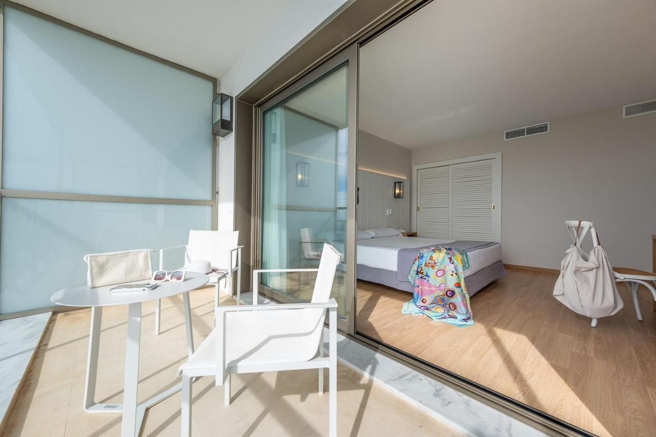 Suite with Sea View (2 Adults + 2 Children),1498477792:JPEG