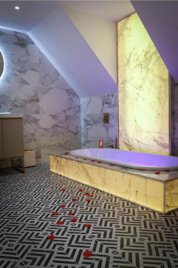 Chief Chambers Suite with Spa Bath,1662980614:JPEG