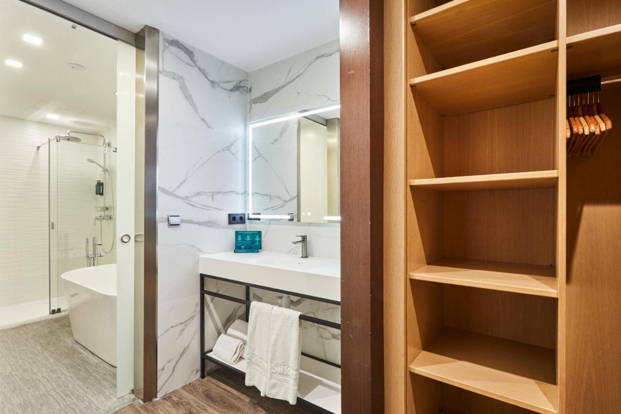 Presidential Suite with Hot Tub,1498524826:JPEG
