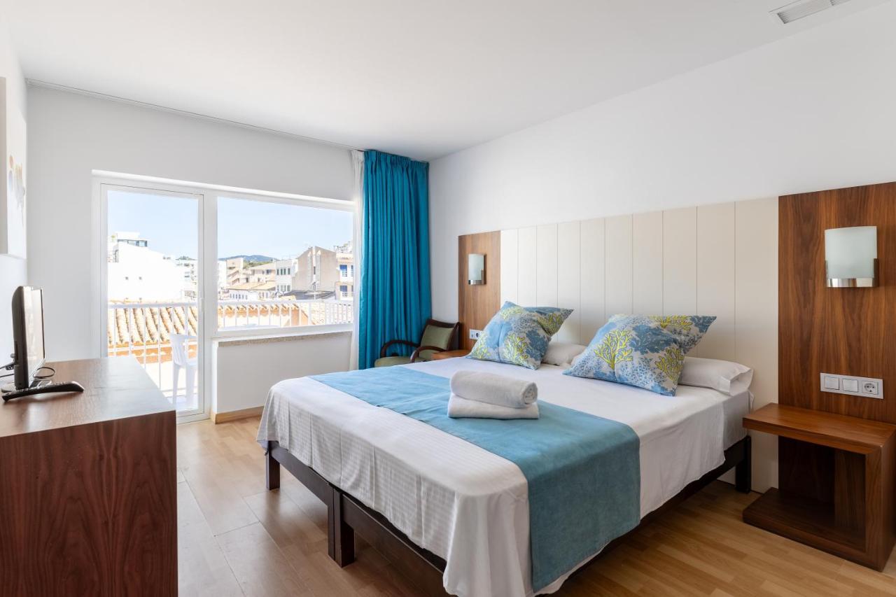 Habitación Doble con balcón y vistas laterales al mar