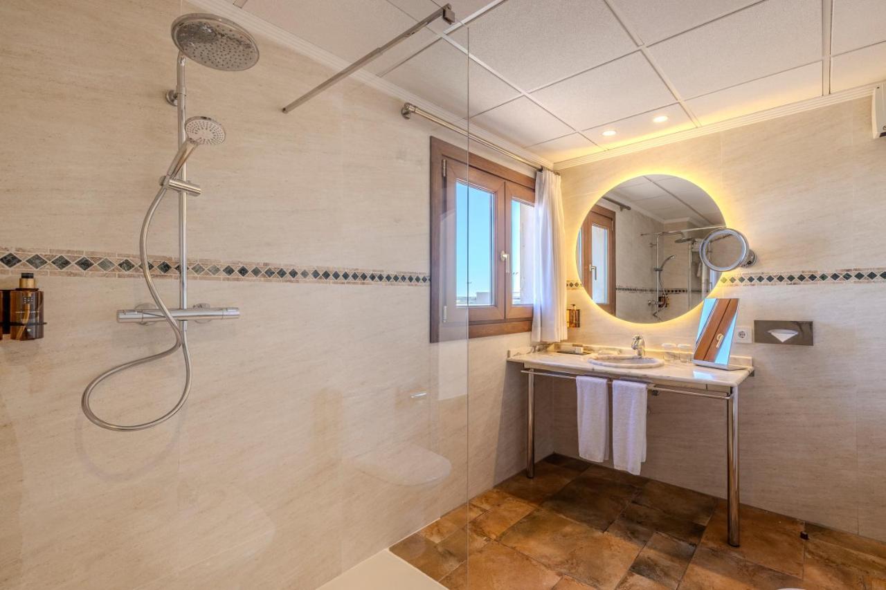 Standard Double or Twin Room Balcony