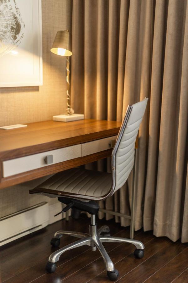 Classic Queen Guestroom