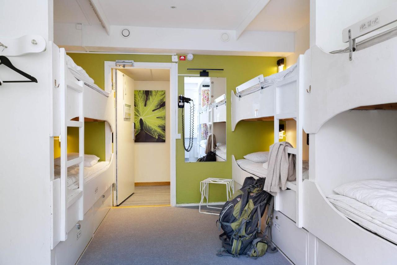 Bed in een Gemengde Slaapzaal met 6 Bedden