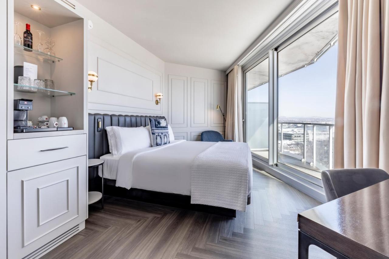 Room Citadine King Bed Balcony Old Quebec View