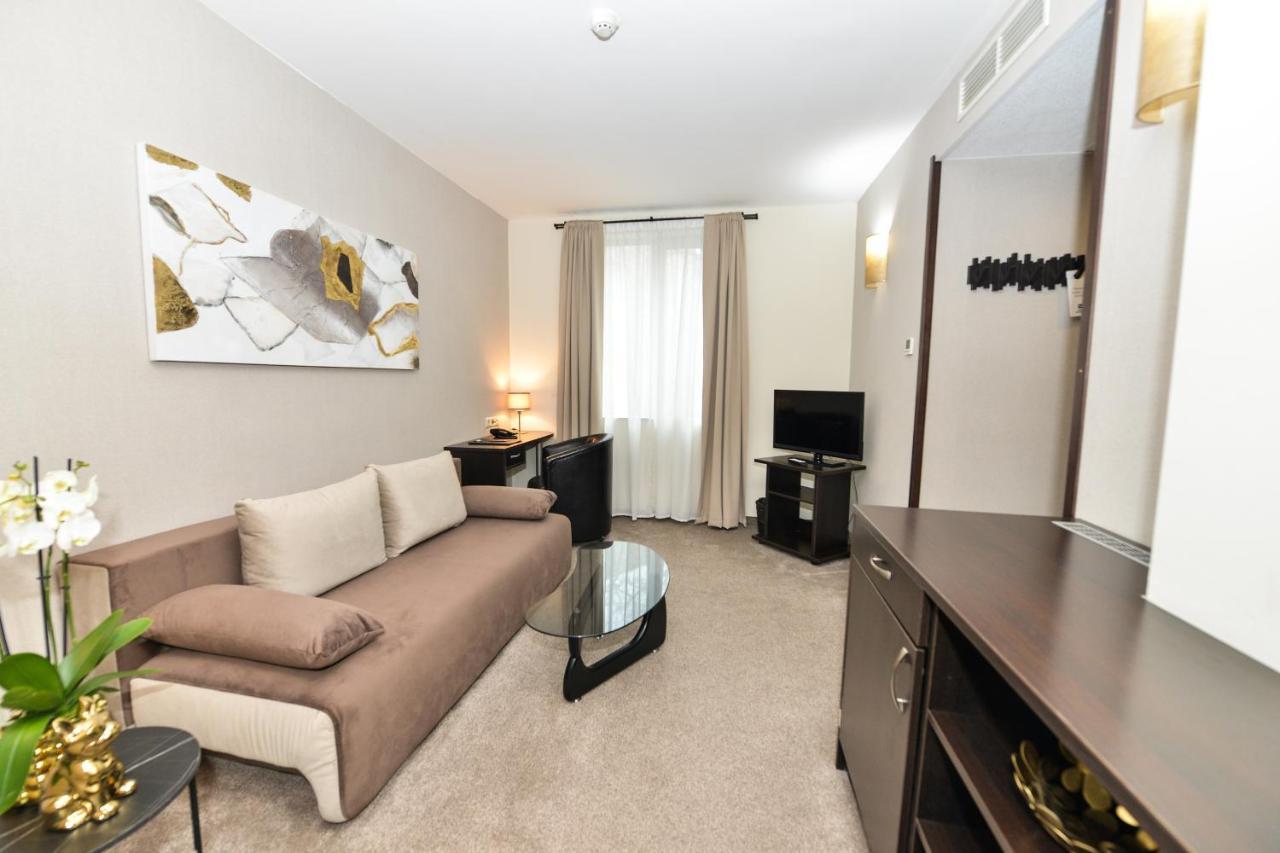 Suite with King Bed and Sofa Bed - Non-Smoking