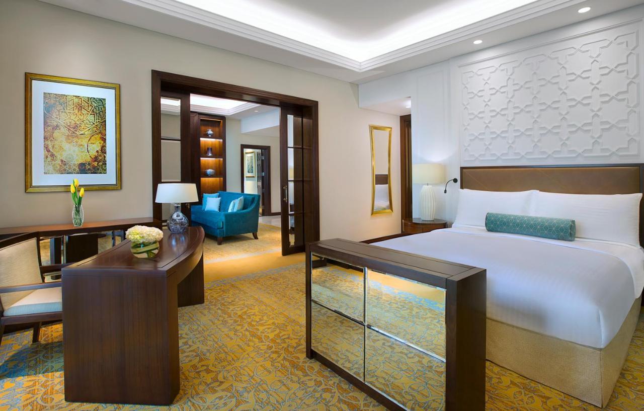 One Bedroom Gulf Suite, 1 King Bed, Garden View
