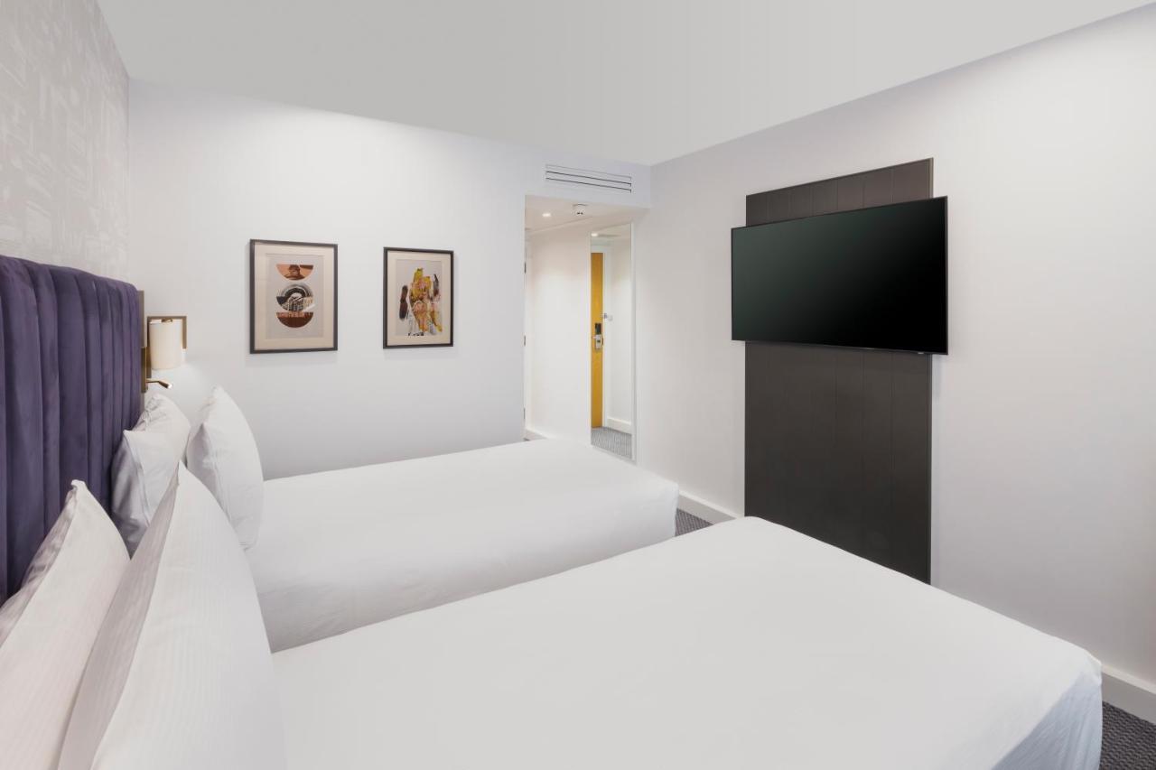 Twin Room,1498675096:JPEG