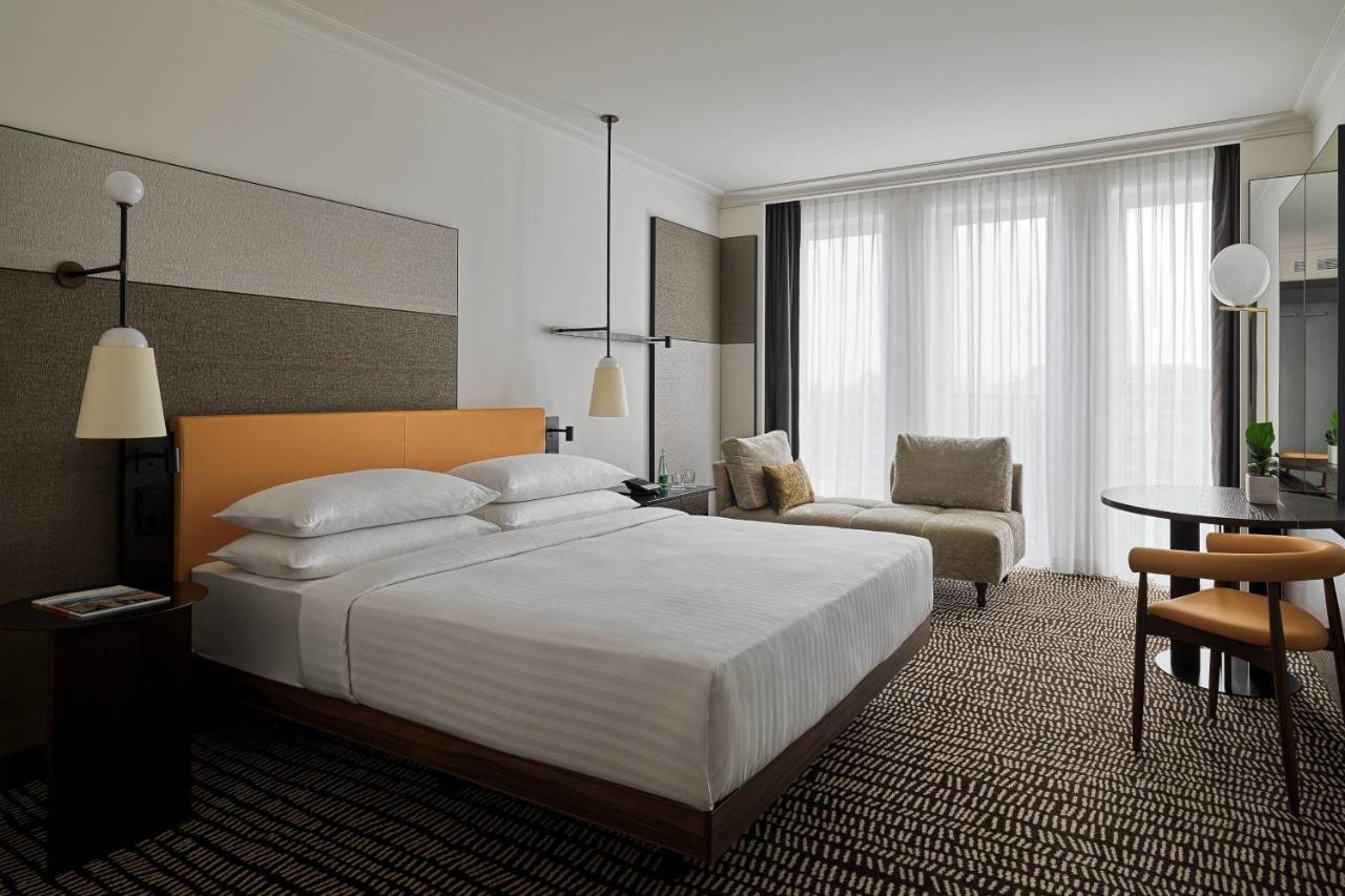 Executive Room with Lounge Access, 1 King