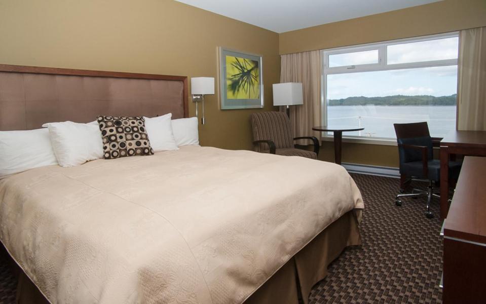 Deluxe King Room Ocean View