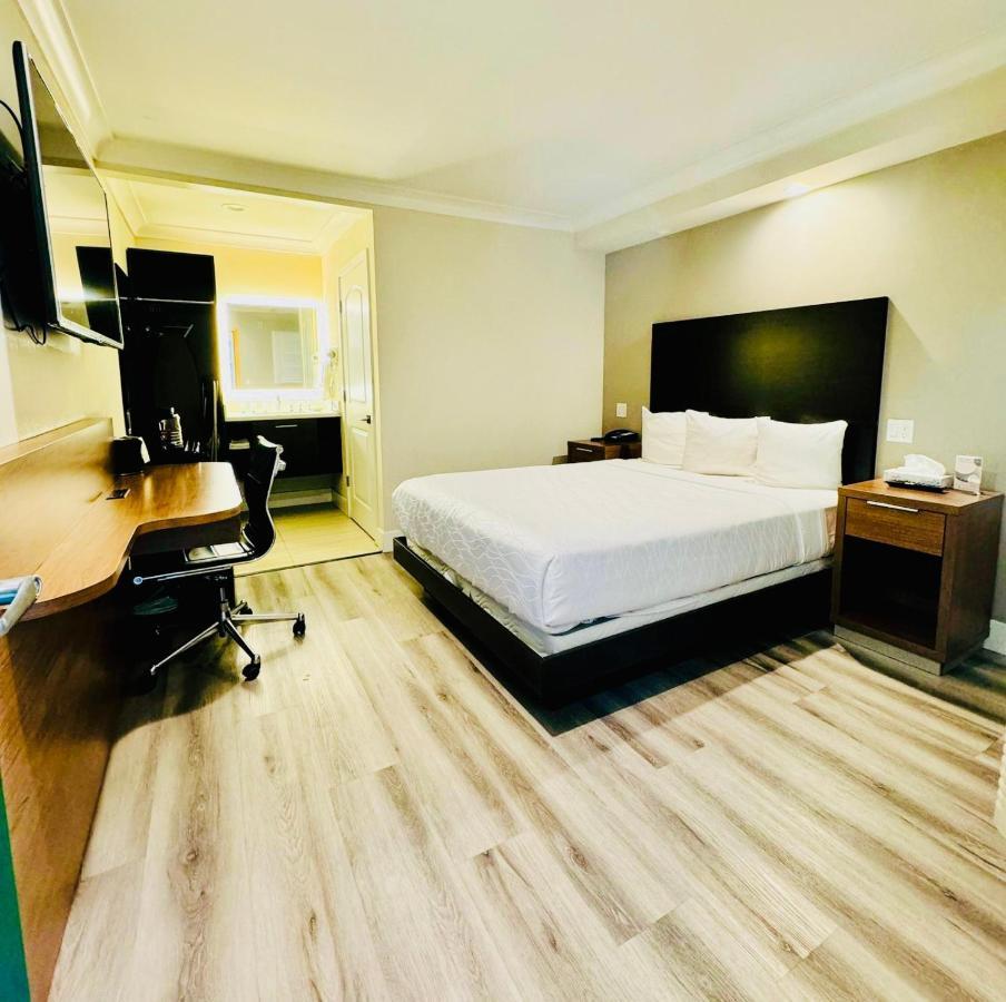 Premium Queen Room Non-Smoking
