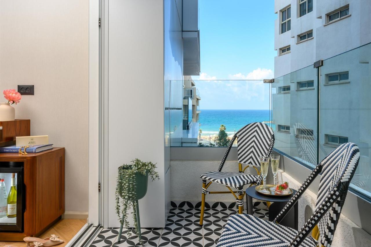 Deluxe Room with Balcony and Sea View