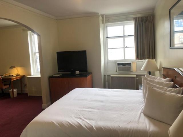 Deluxe King Suite One King Bed Non-Smoking