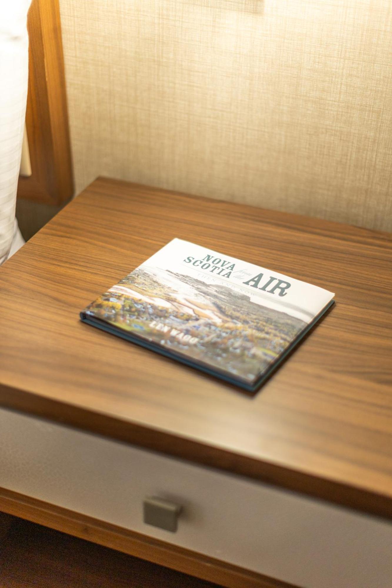 Classic Queen Guestroom