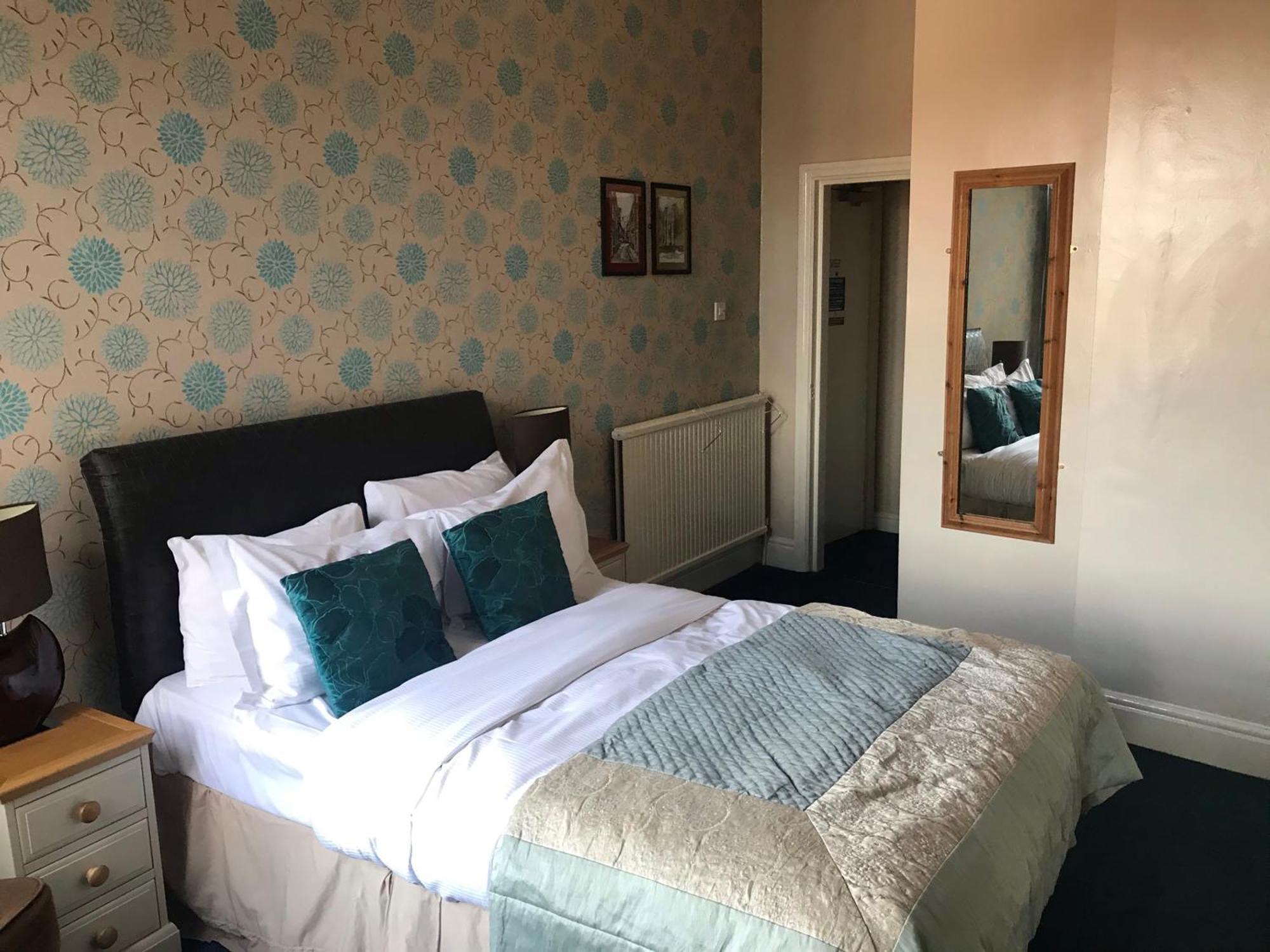Family Suite (2 Adults + 2 Children)