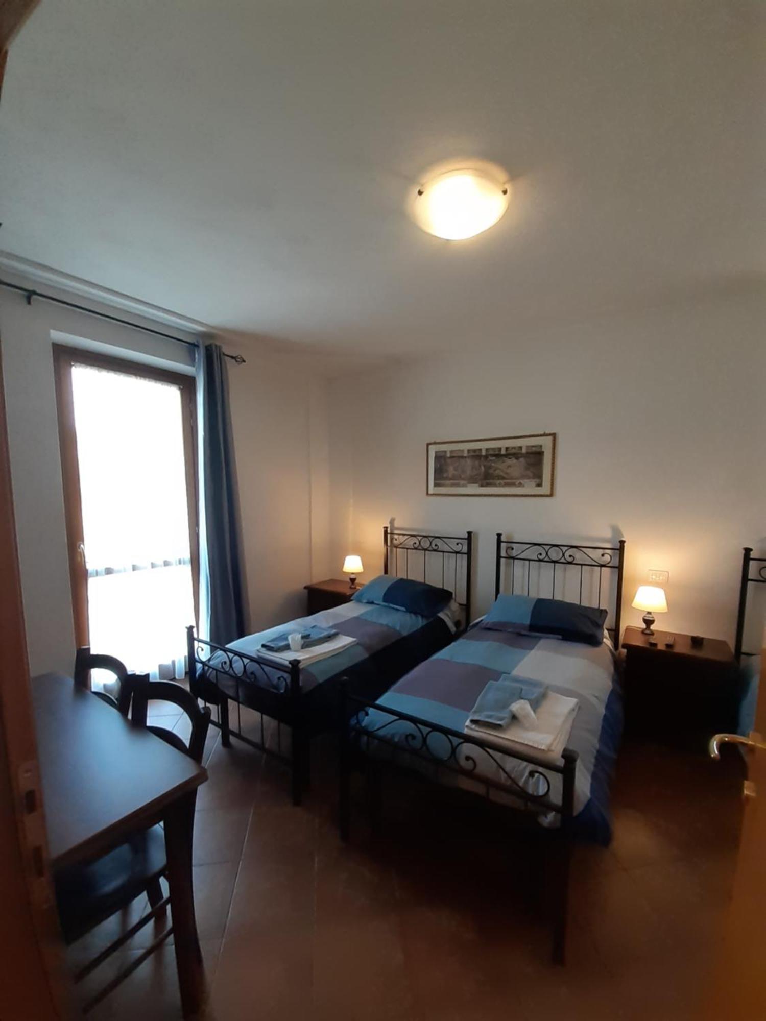Quarto com Cama de Casal ou 2 de Solteiro e Cama Extra
