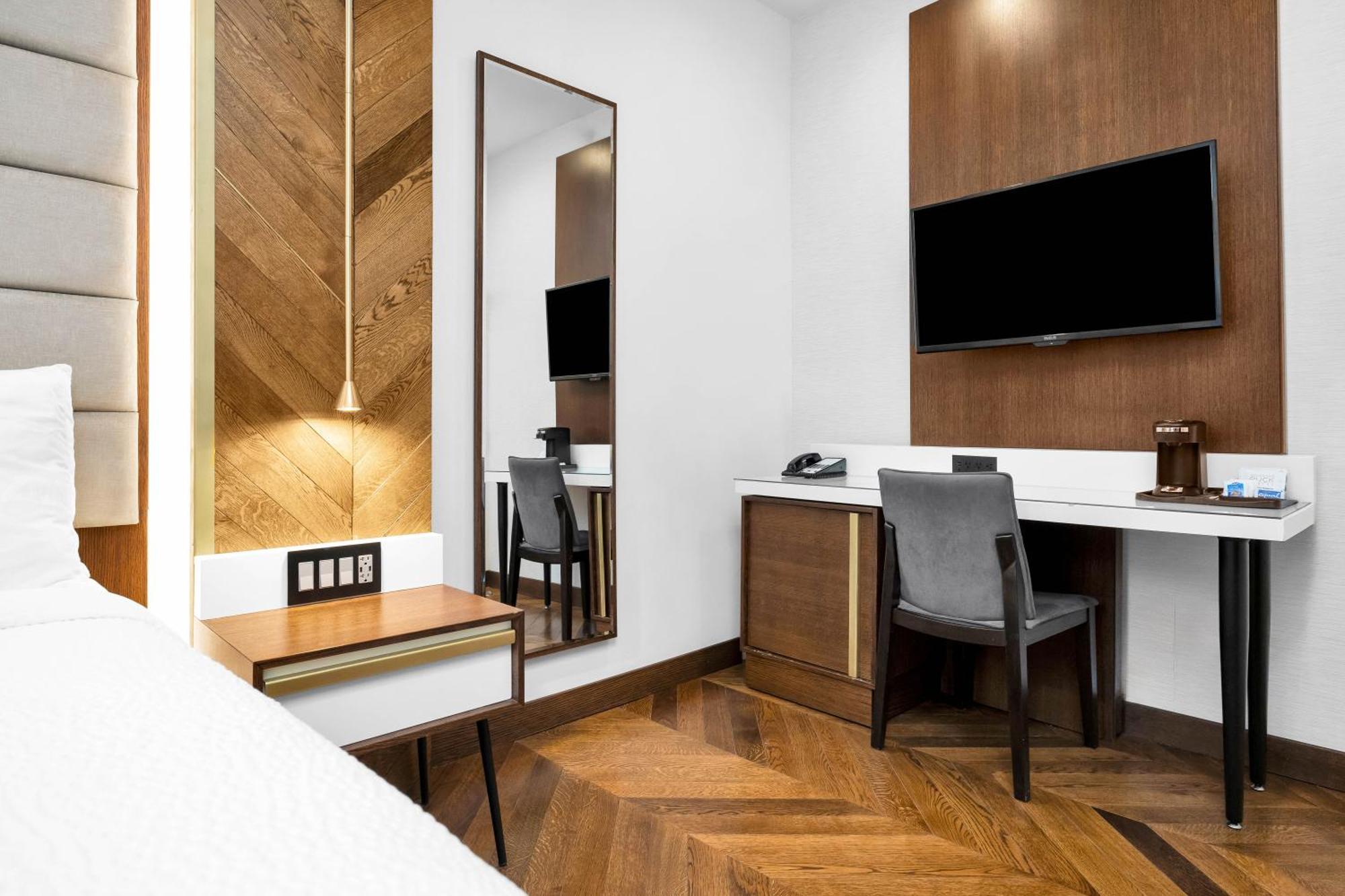 Standard Room Accessible