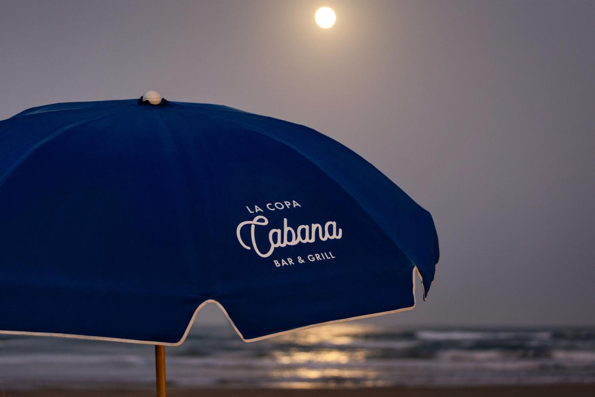 Suíte com Cama King-size e Banheira de Hidromassagem