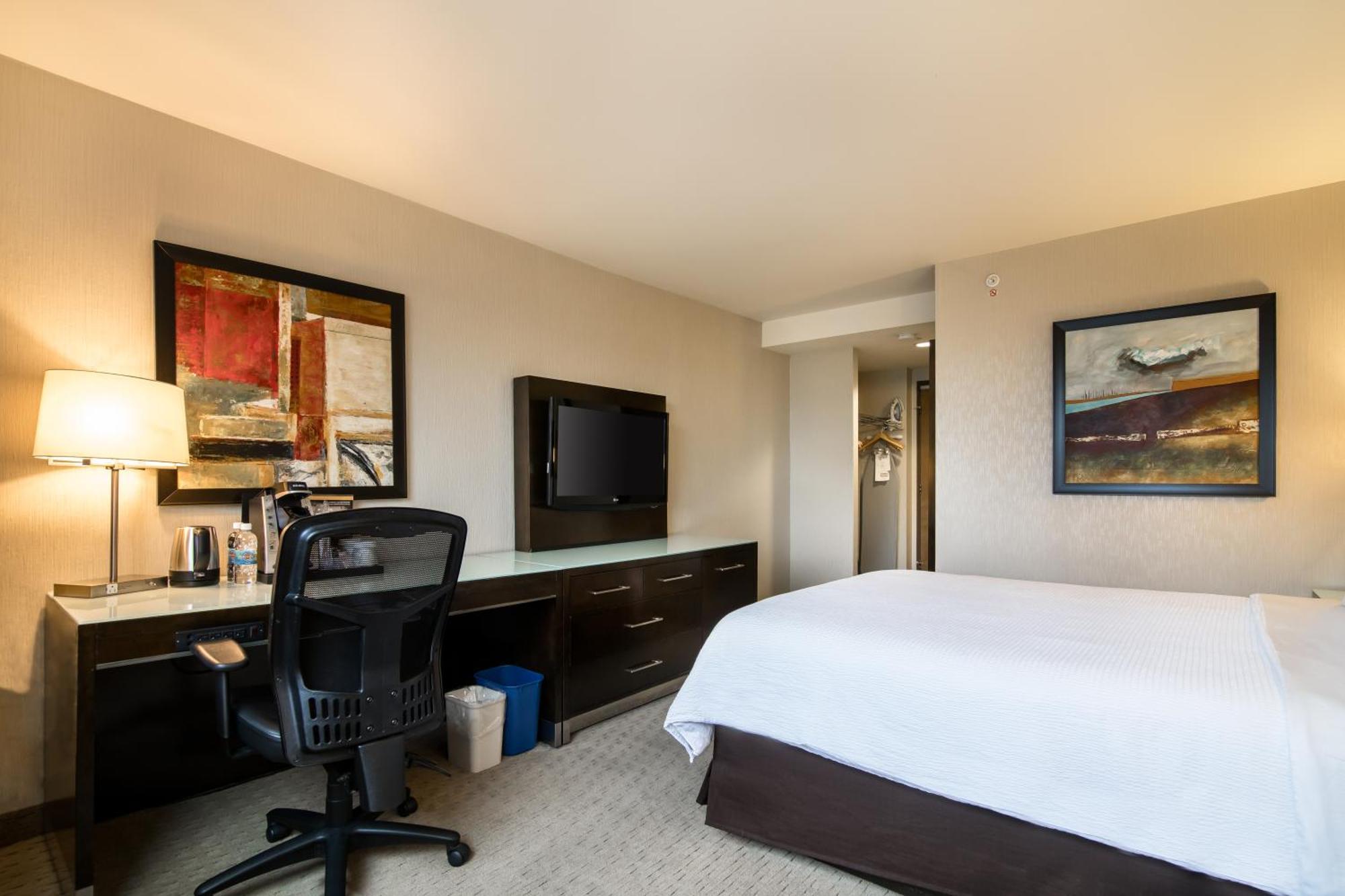 Standard Queen Room