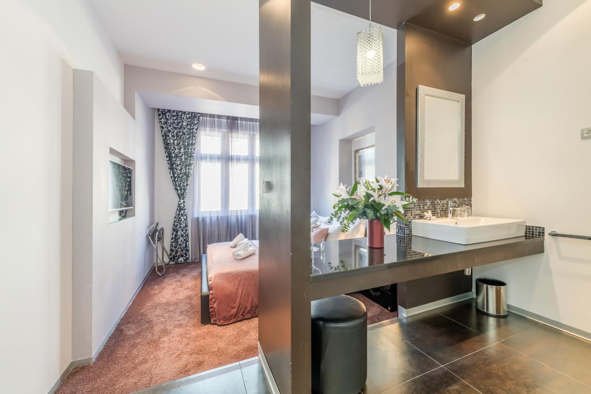 Deluxe Double Room City View