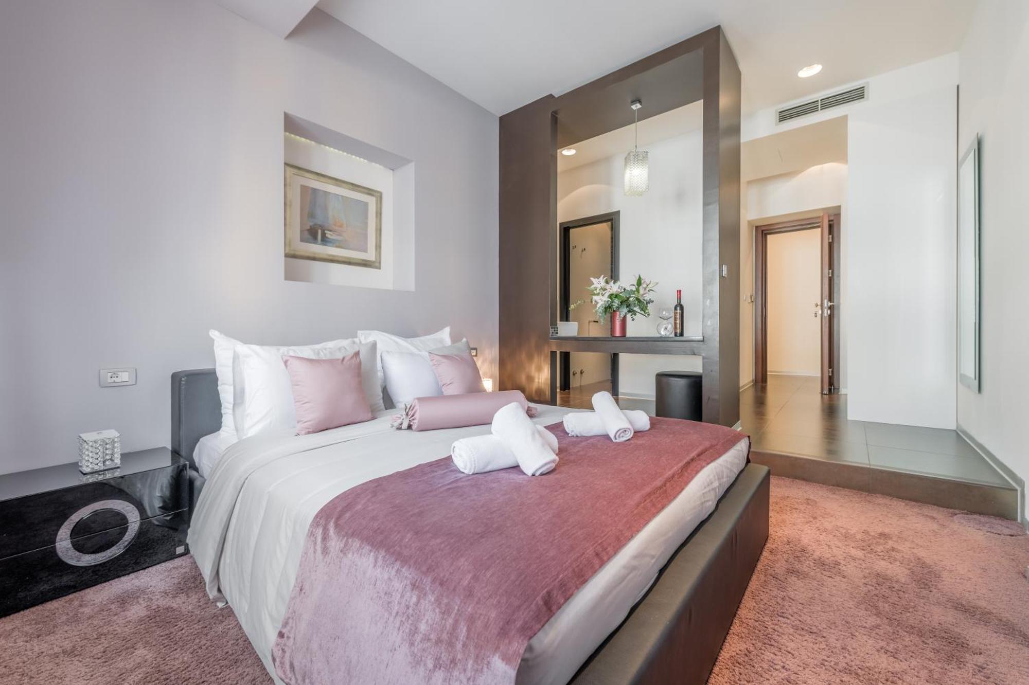Deluxe Double Room City View