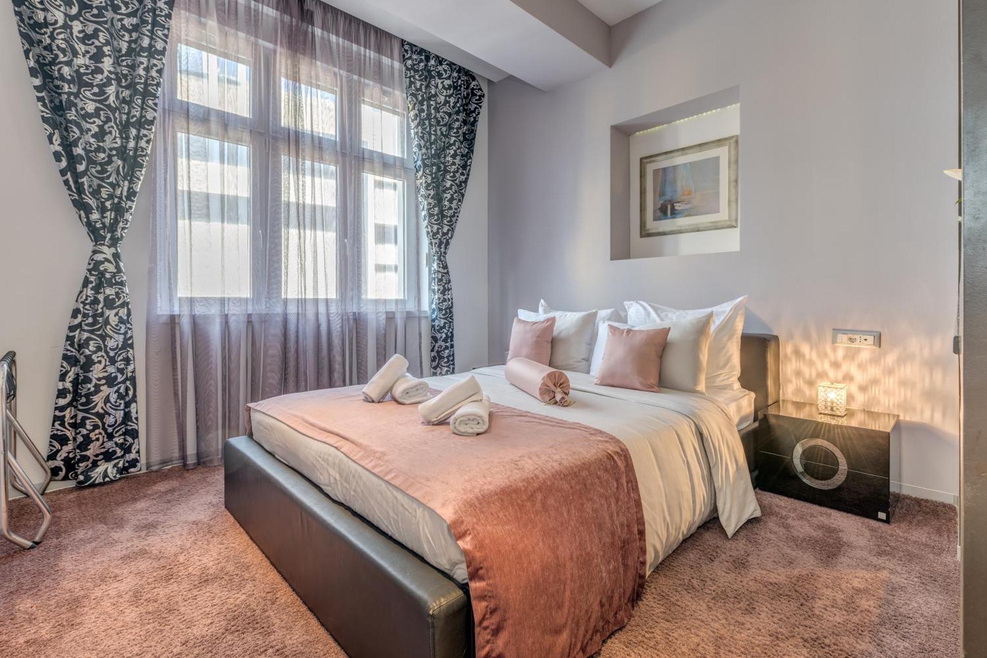 Deluxe Double Room City View