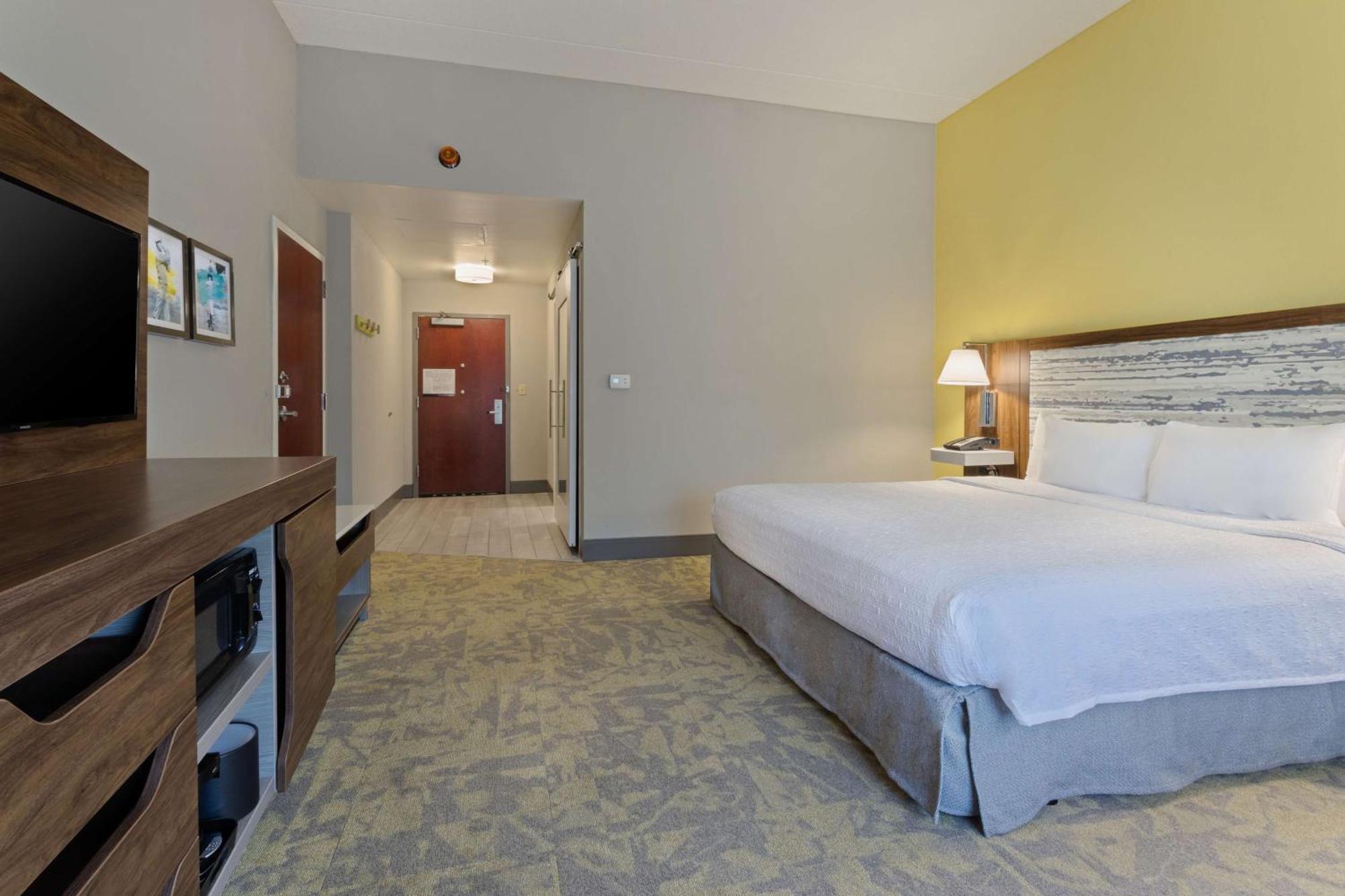 King Room Roll Shower Mobility Access or Non-Smoking