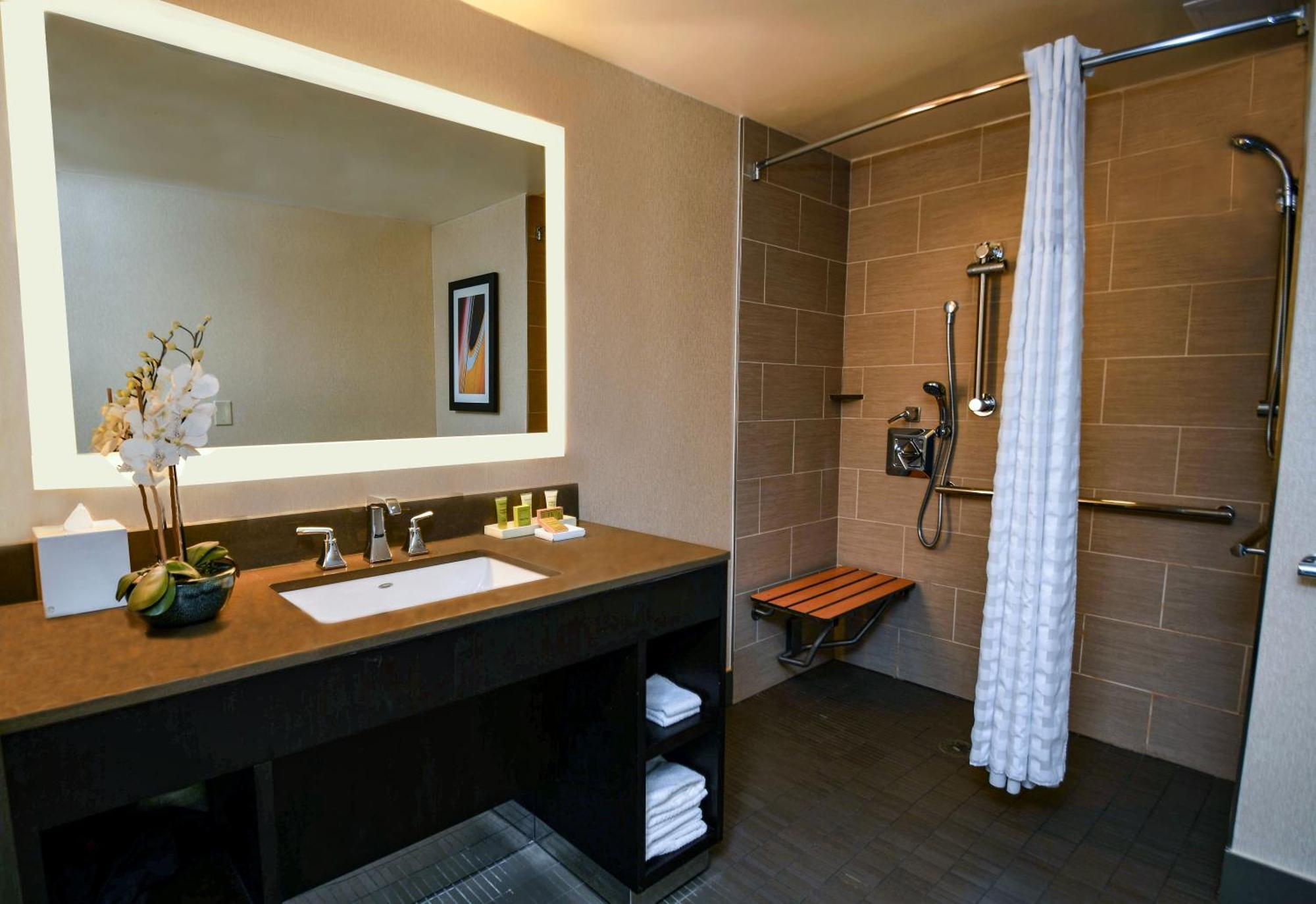 Quarto King - Acesso a Pessoas com Mobilidade Condicionada/Cabina de Duche