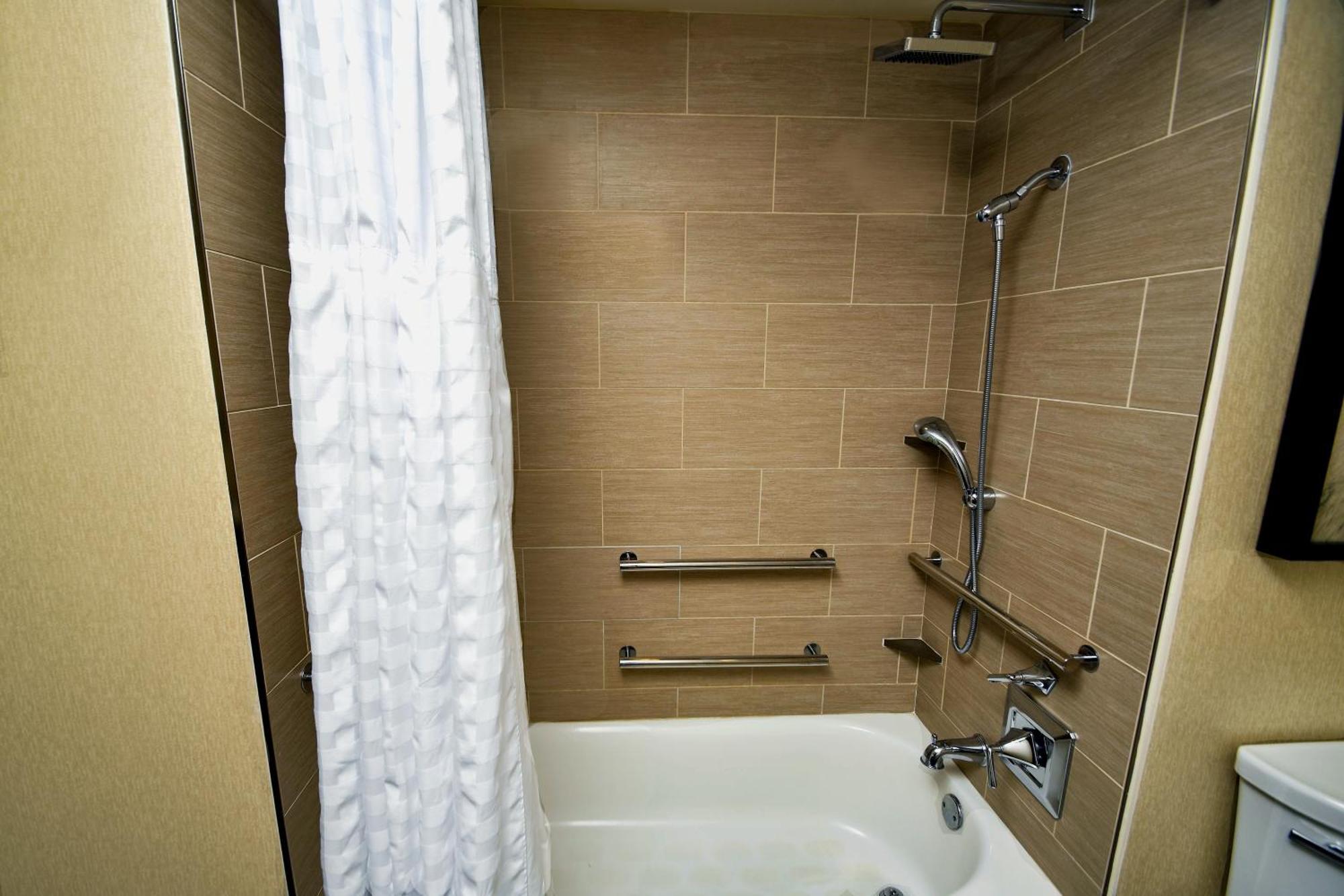Quarto Queen com 2 Camas Queen-size - Acessível a Pessoas com Mobilidade Condicionada