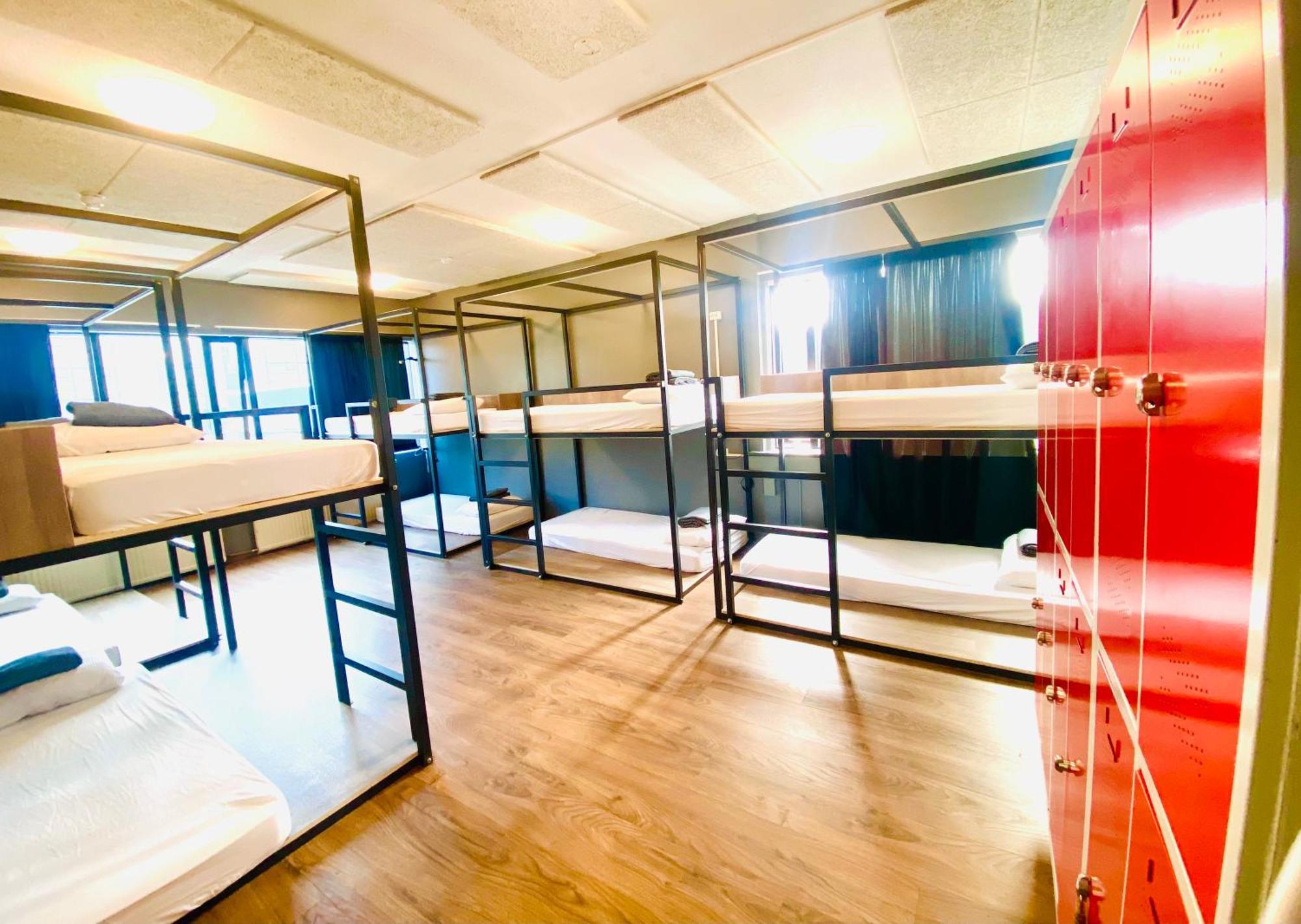 Bed 20-Bed Dormitory room