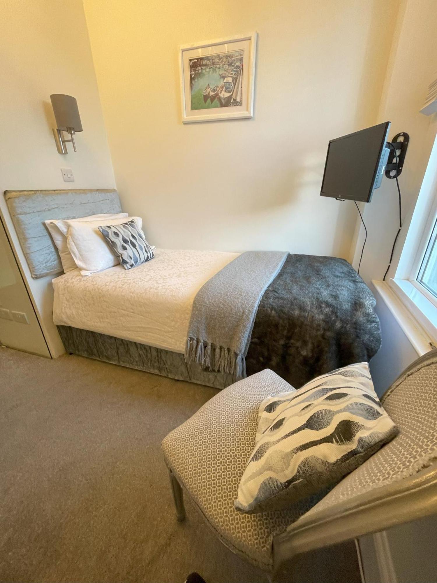 Single Room,1500056497:JPEG