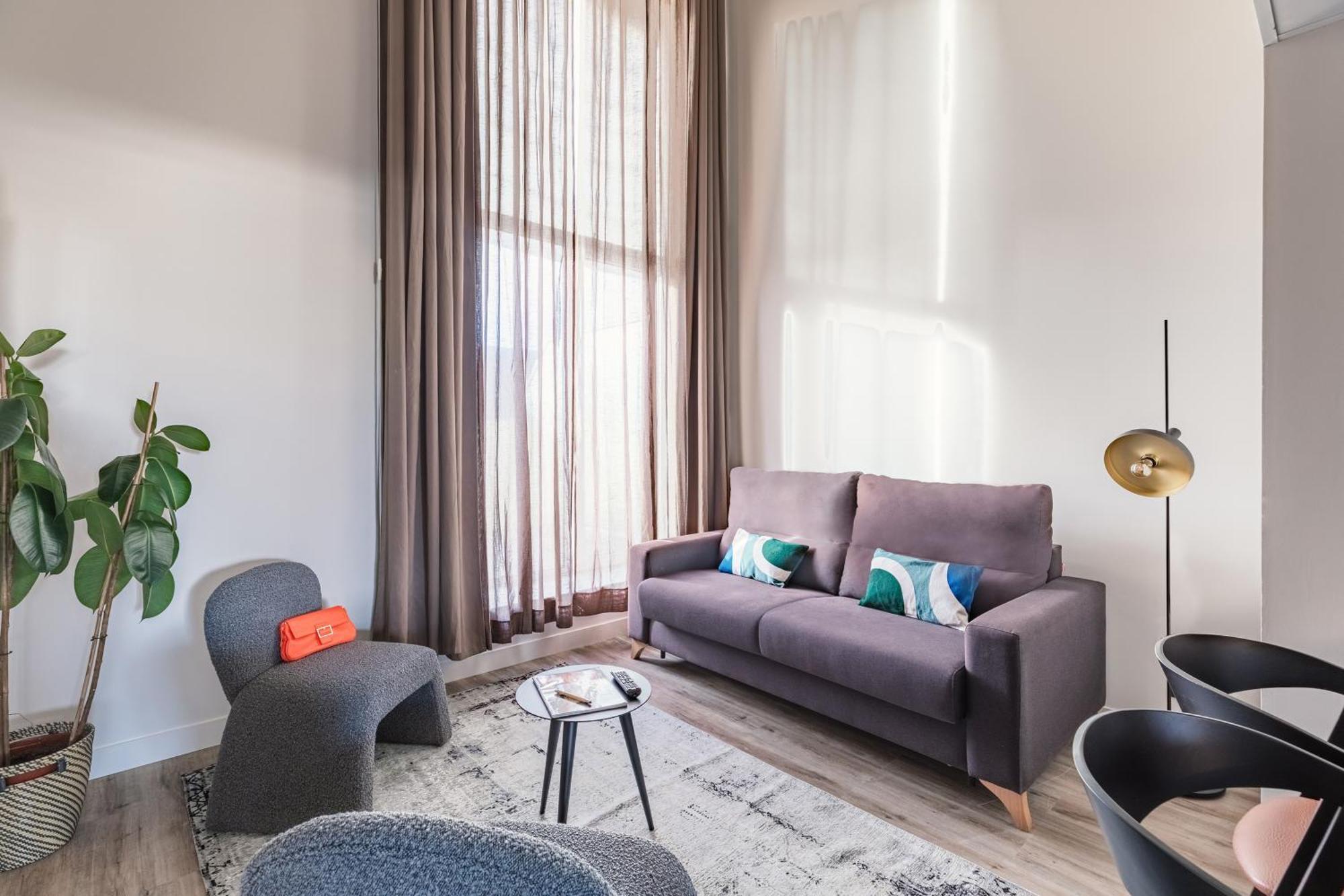 Superior One-Bedroom Apartment
