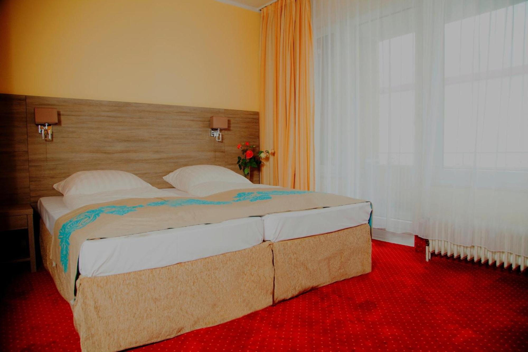 Standard Doppel-/Zweibettzimmer mit Balkon