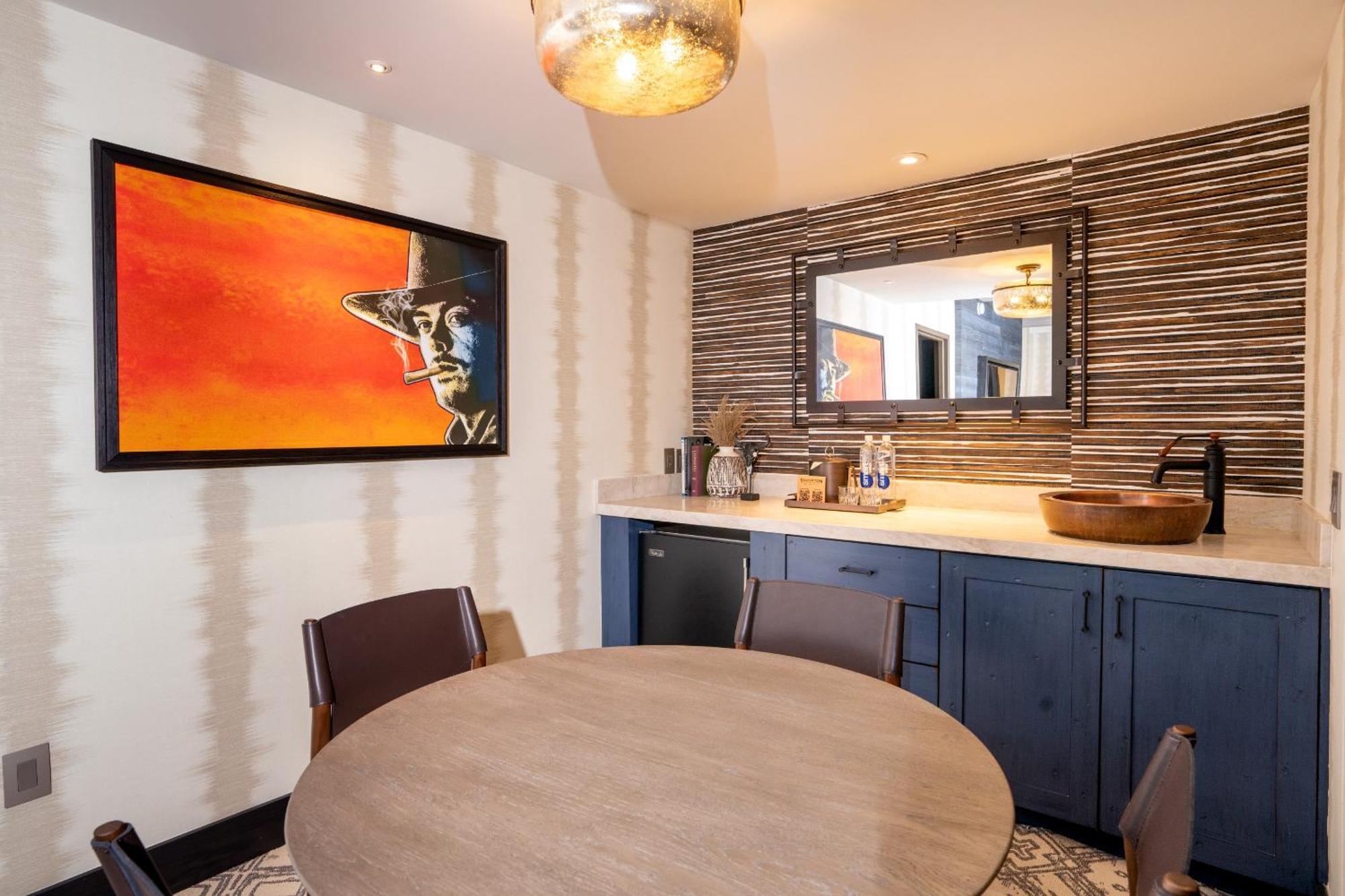 Luxe Lodge Suite