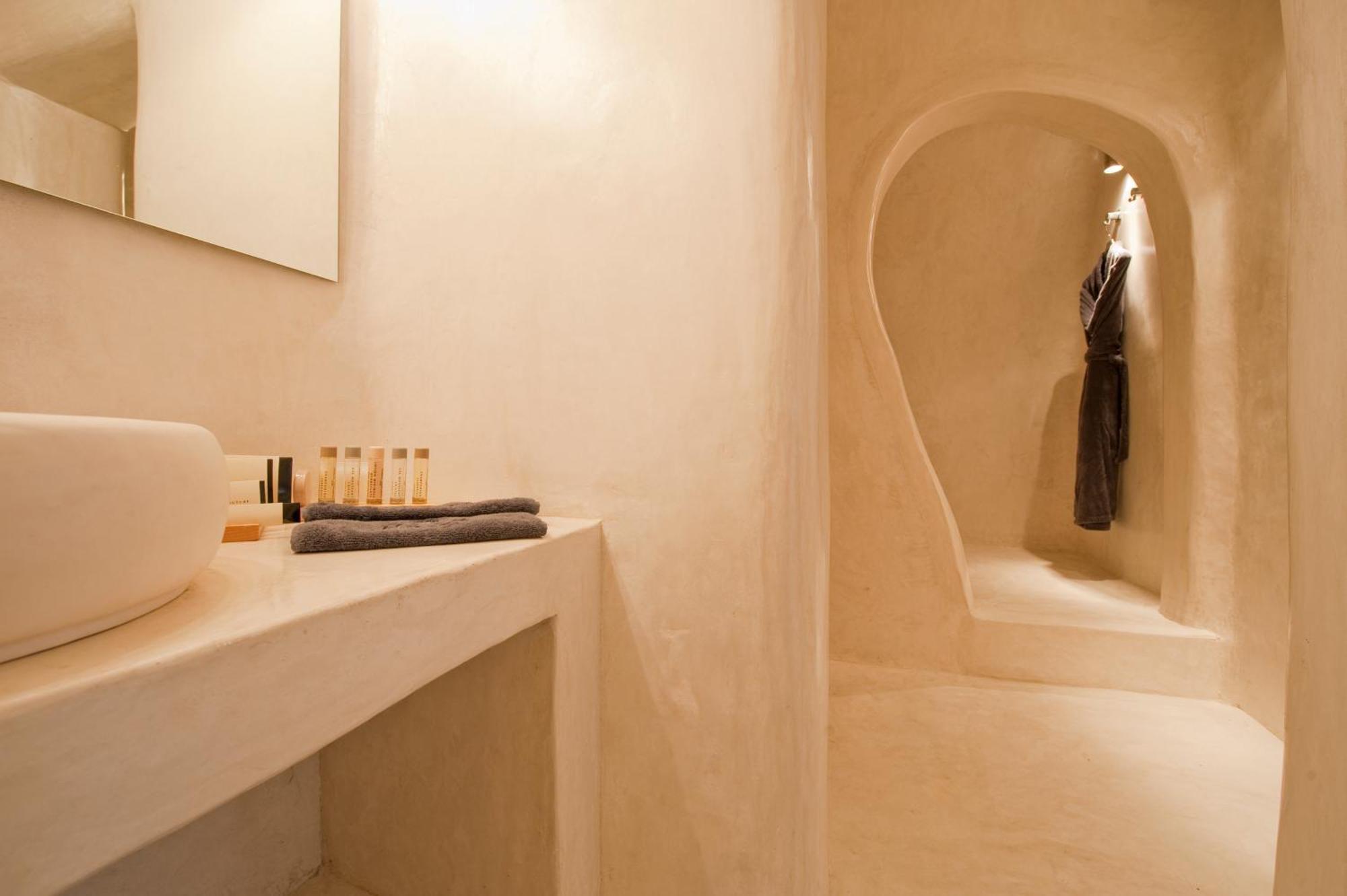 Vanilla Room access to Terrace Shared Hot tub