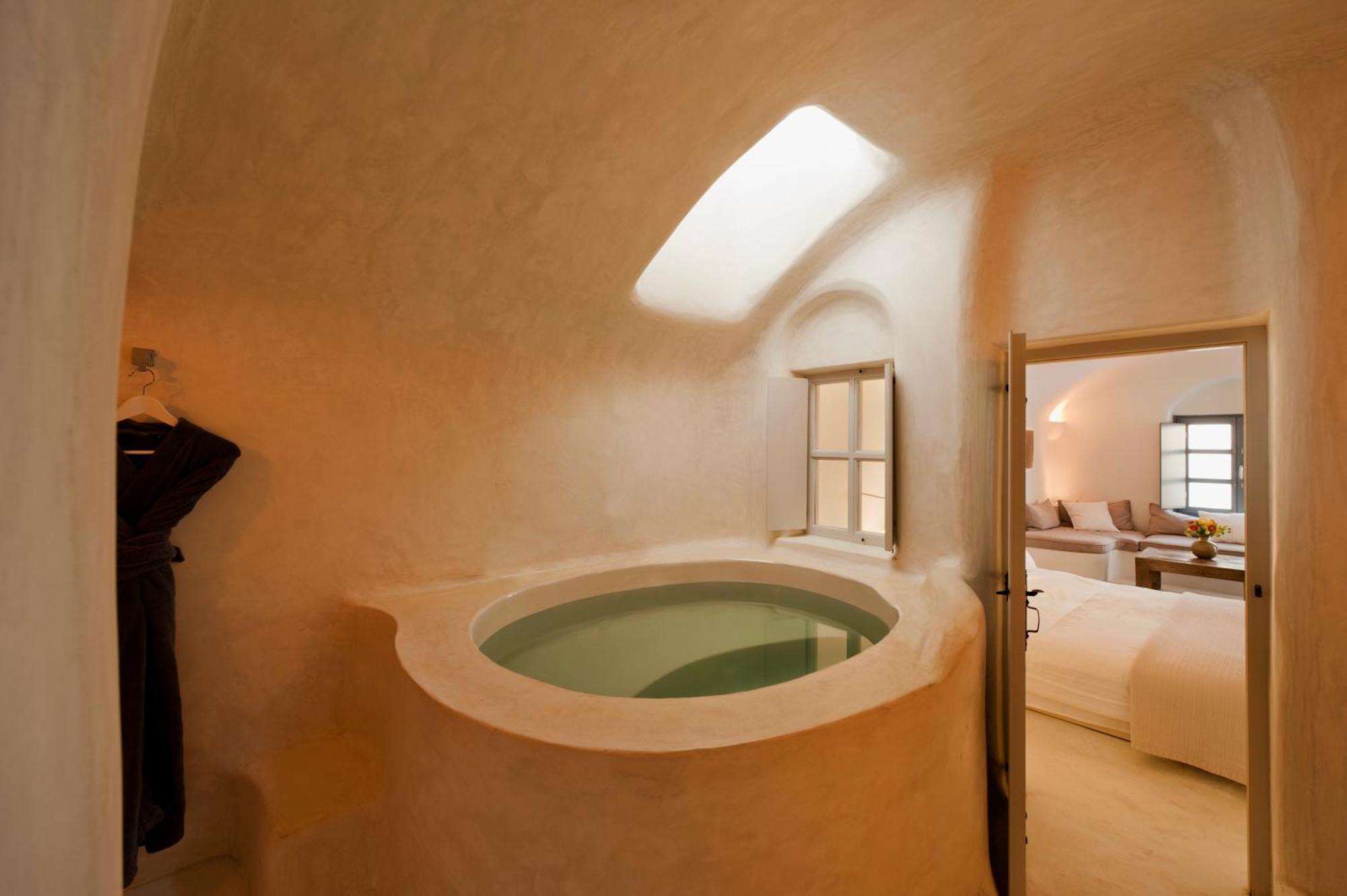 Premium Spa Room Indoor Hot tub & Caldera View