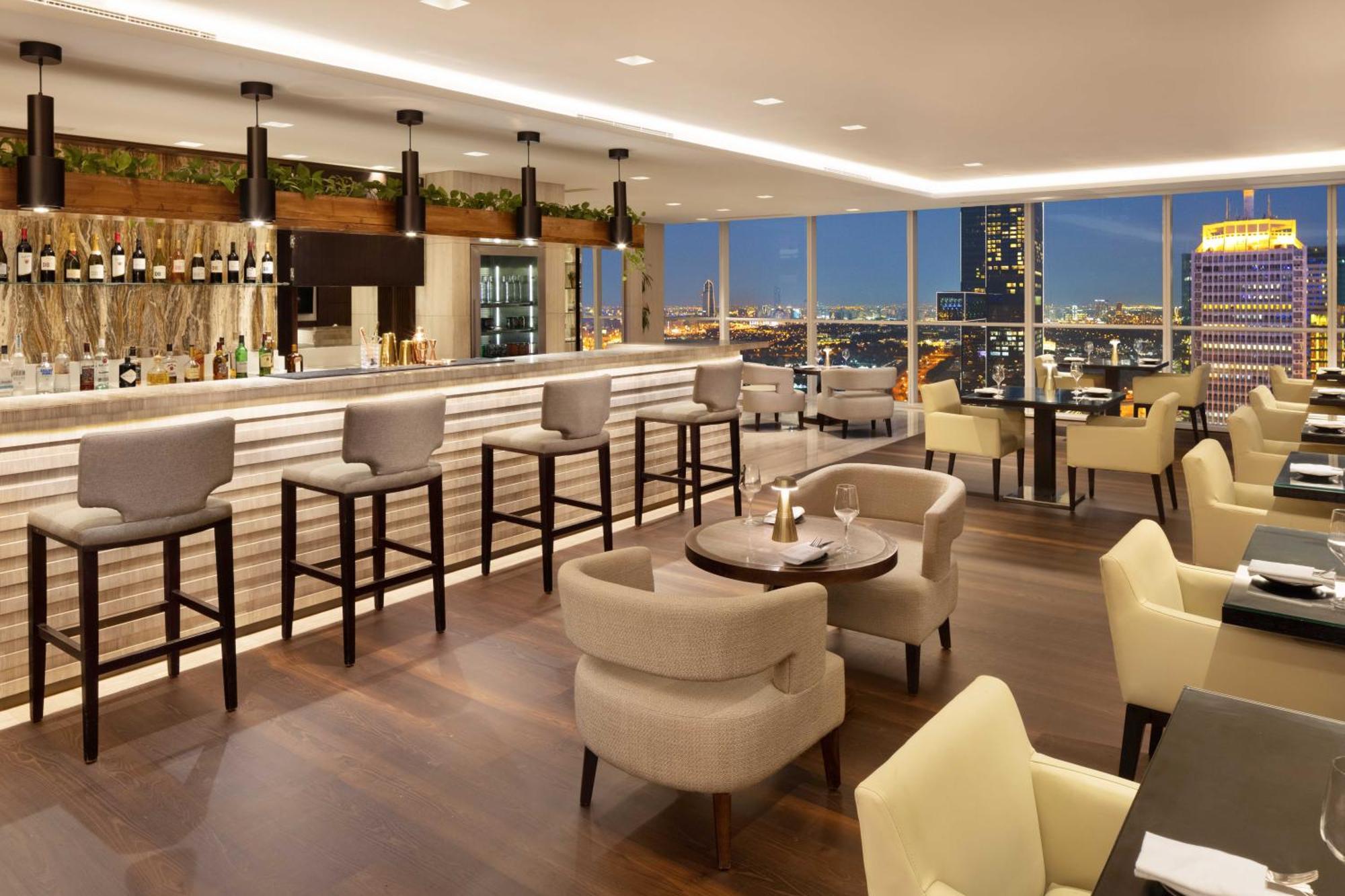 Suite Deluxe con 1 Camera con 1 Letto King-Size e Accesso Club Lounge