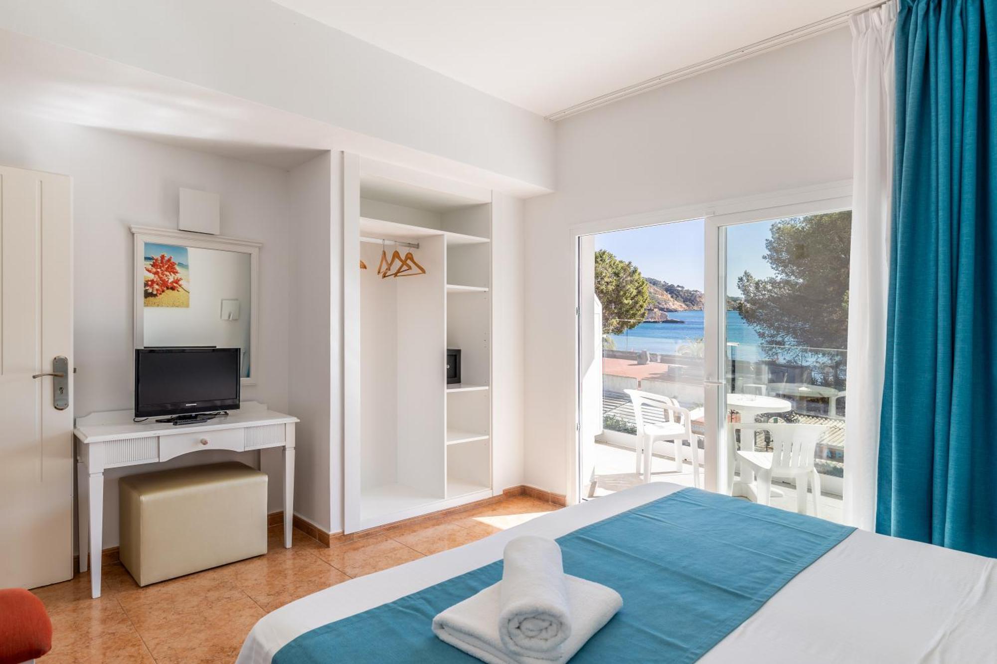 Triple Room Balcony Sea View