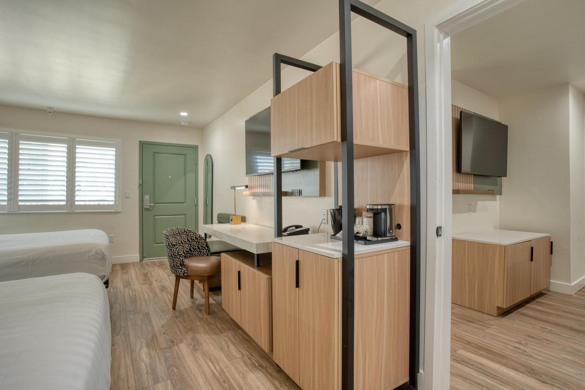 Deluxe Family Suite