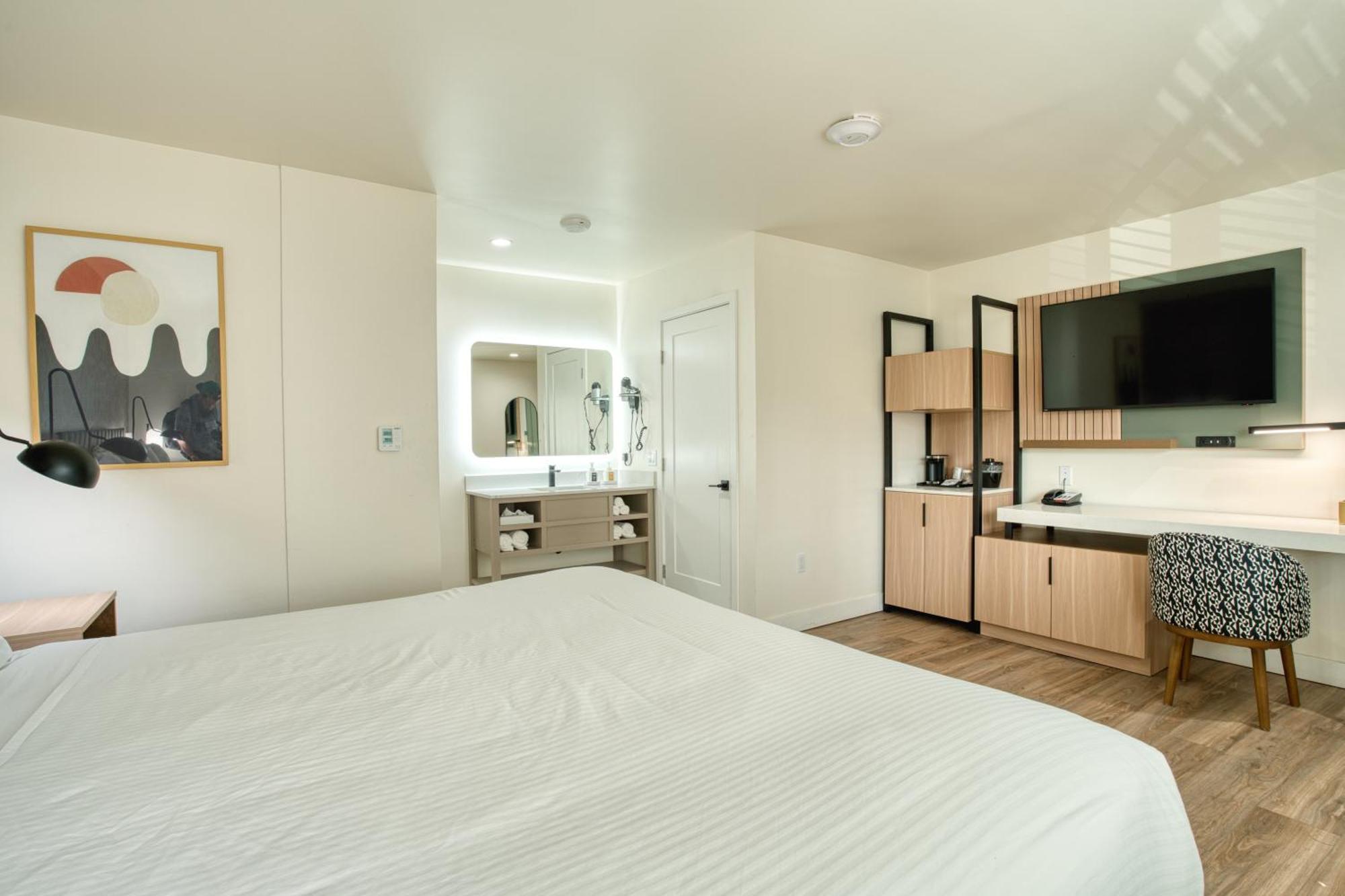 Deluxe King Room