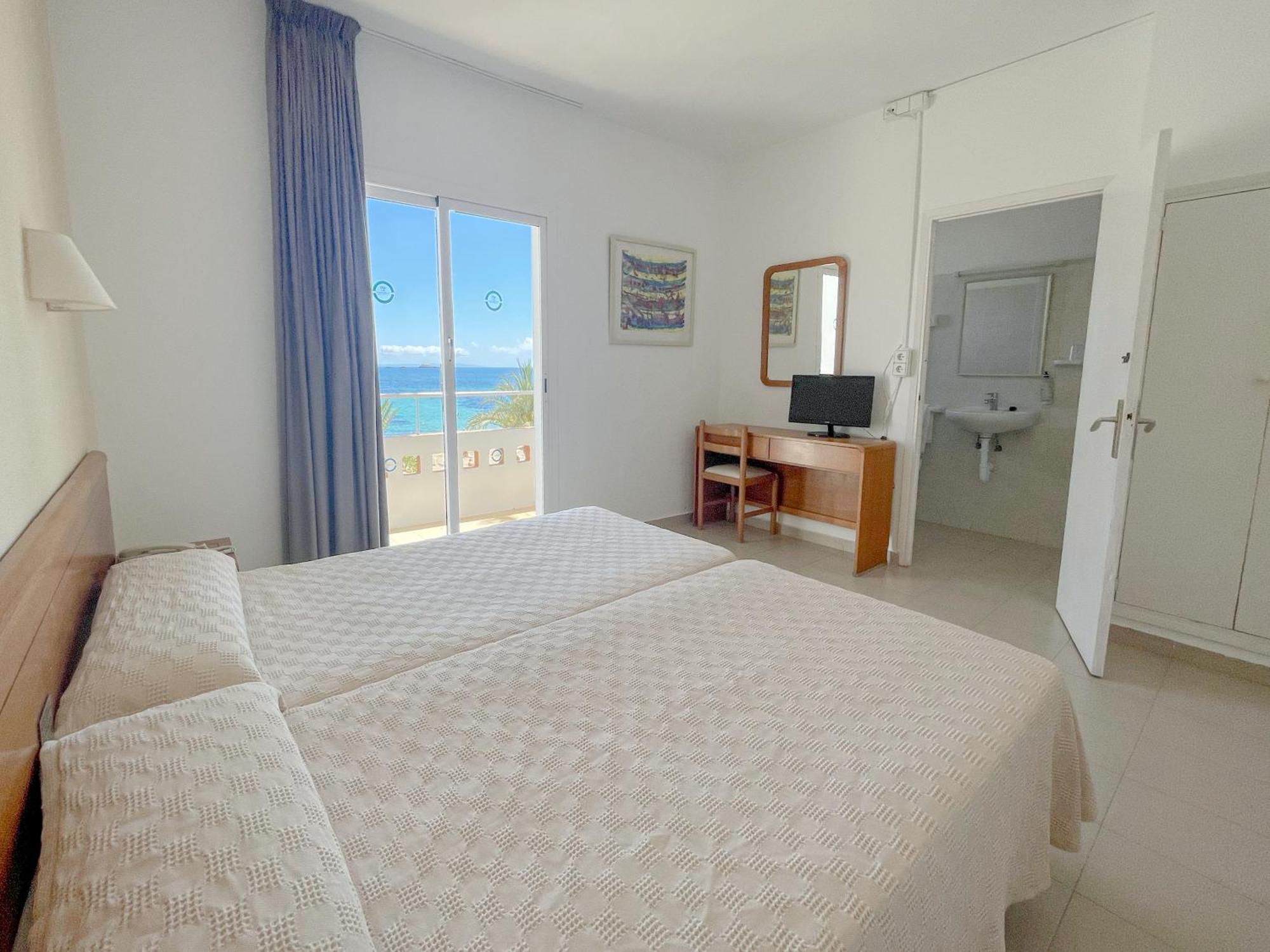Standard Twin Room Sea View