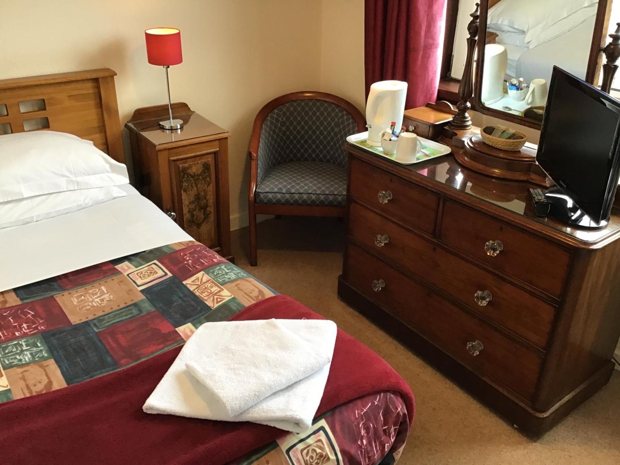 Single Room Shared Shower Toilet